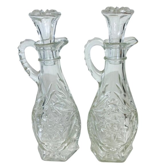 Pair Of Glass Cruet Bottles With Stoppers Floral Starburt Pattern Oil Vinegar - Picture 1 of 15